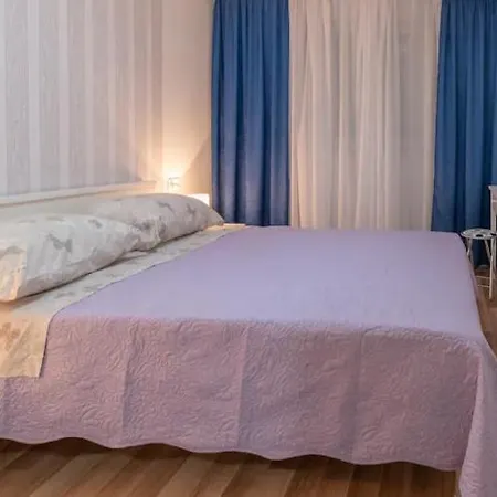 Mimoza Apartman *